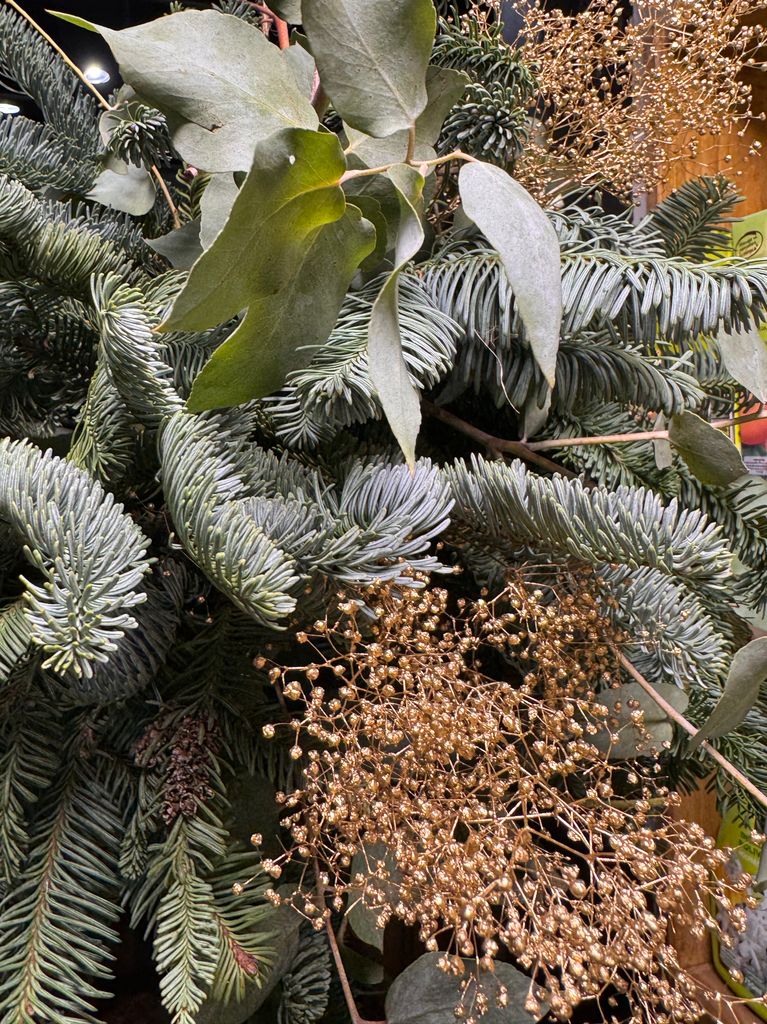 Detalle de la paniculata tintada en oro