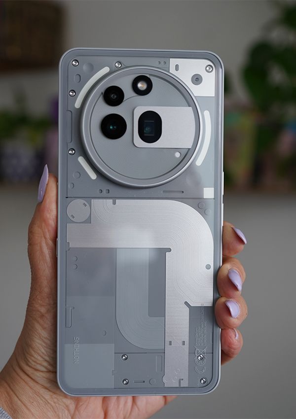 El diseño del Nothing Phone 3(a) Pro es muy original