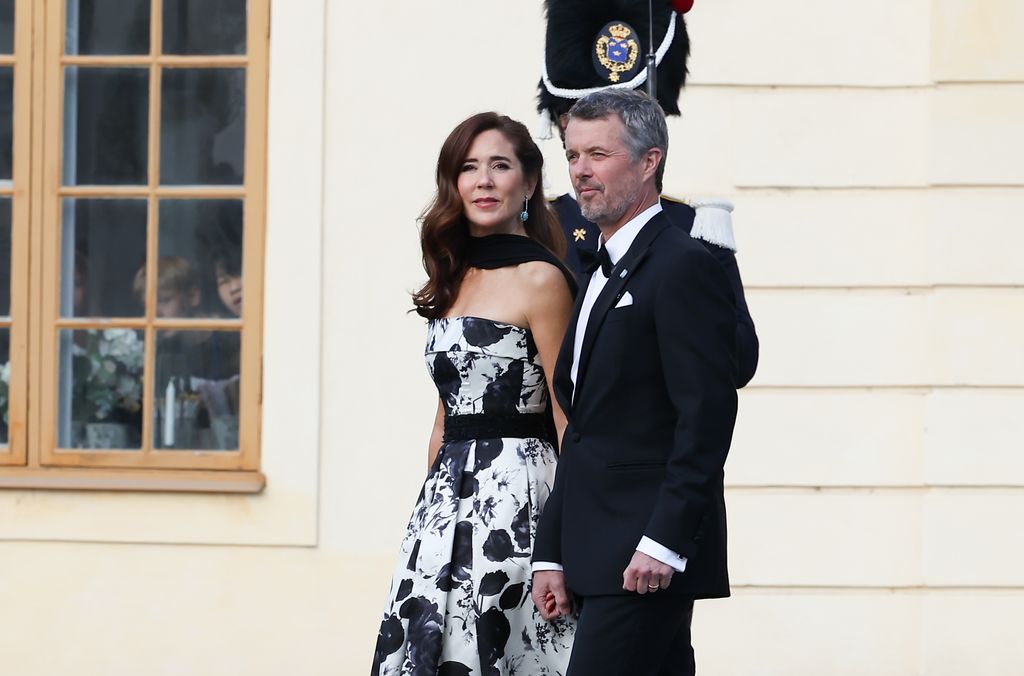 Federico y Mary de Dinamarca, figuran entre los invitados más destacados de la inminente boda entre el ahijado del monarca, Gregers Ahlefeldt-Laurvig-Bille, y Cecilie Juhl