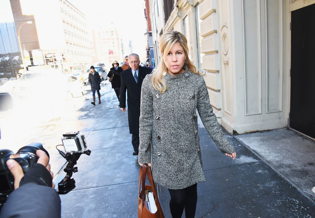 La periodista Liza Ghorbani llegando al Tribunal Supremo de Nueva York en 2015