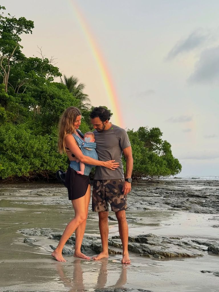 Gisele Bündchen con Joaquim Valente y su pequeño hijo, nacido en 2025.