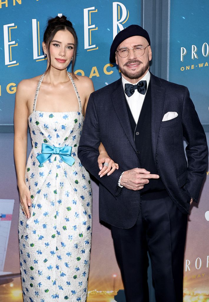 Ella Bleu Travolta y John Travolta en el estreno de "Propeller One-Way Night Coach" en Nueva York 