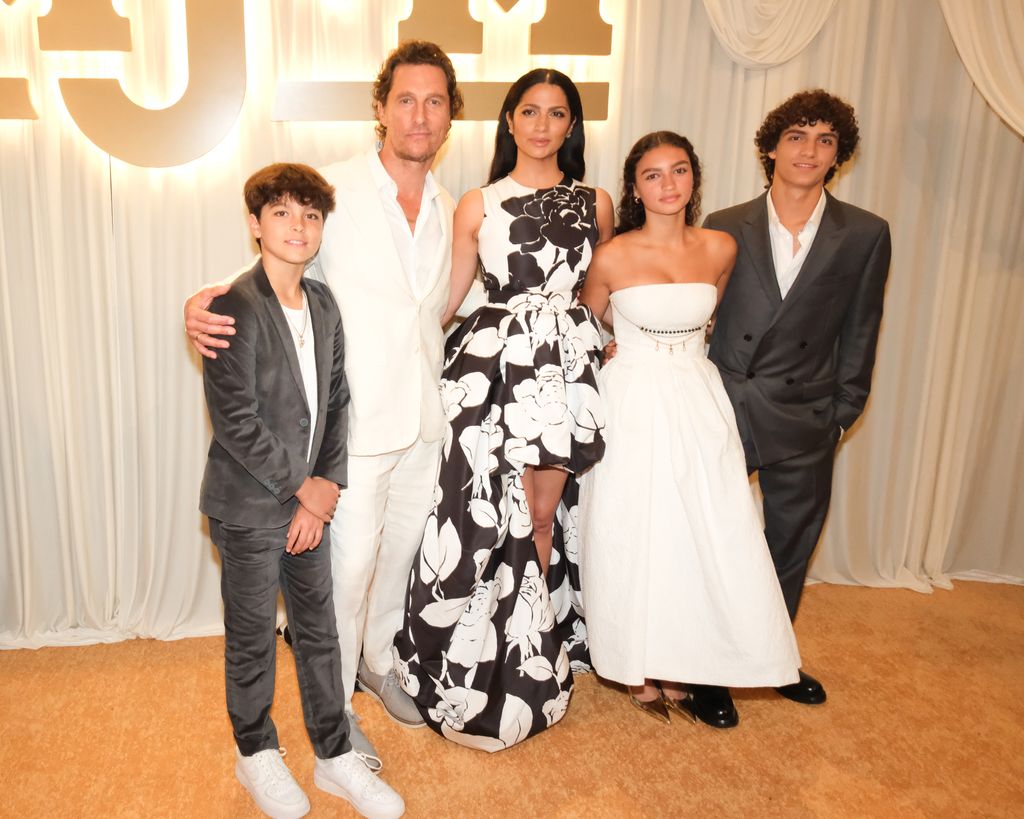 Livingston, Matthew Camila, Vida y Levi McConaughey