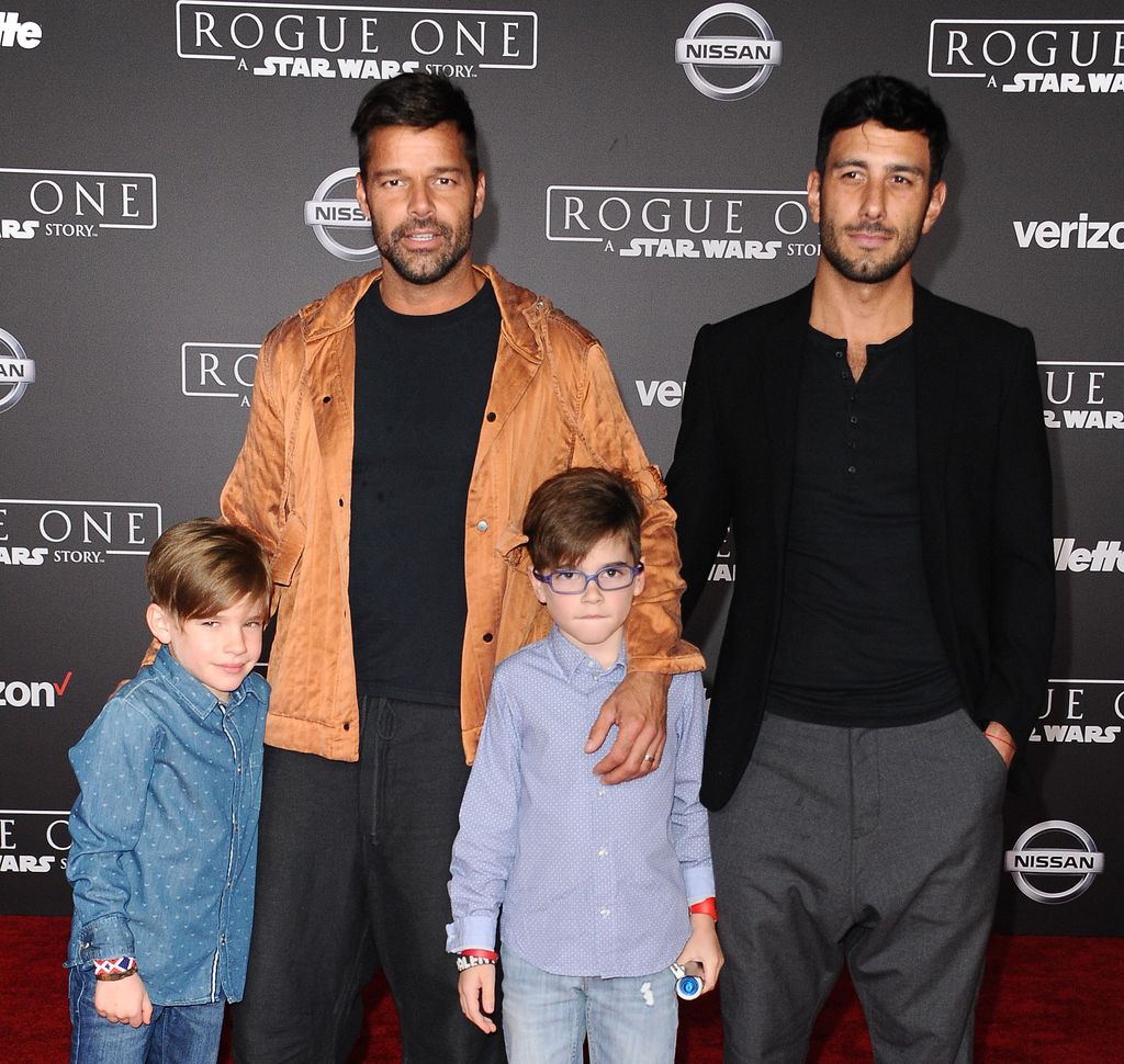 Matteo y Valentino acompañaron a Ricky Martin al estreno de 'Rogue One: A Star Wars Story' en 2016, donde también estuvo presente el artista Jwan Yosef, entonces pareja del cantante