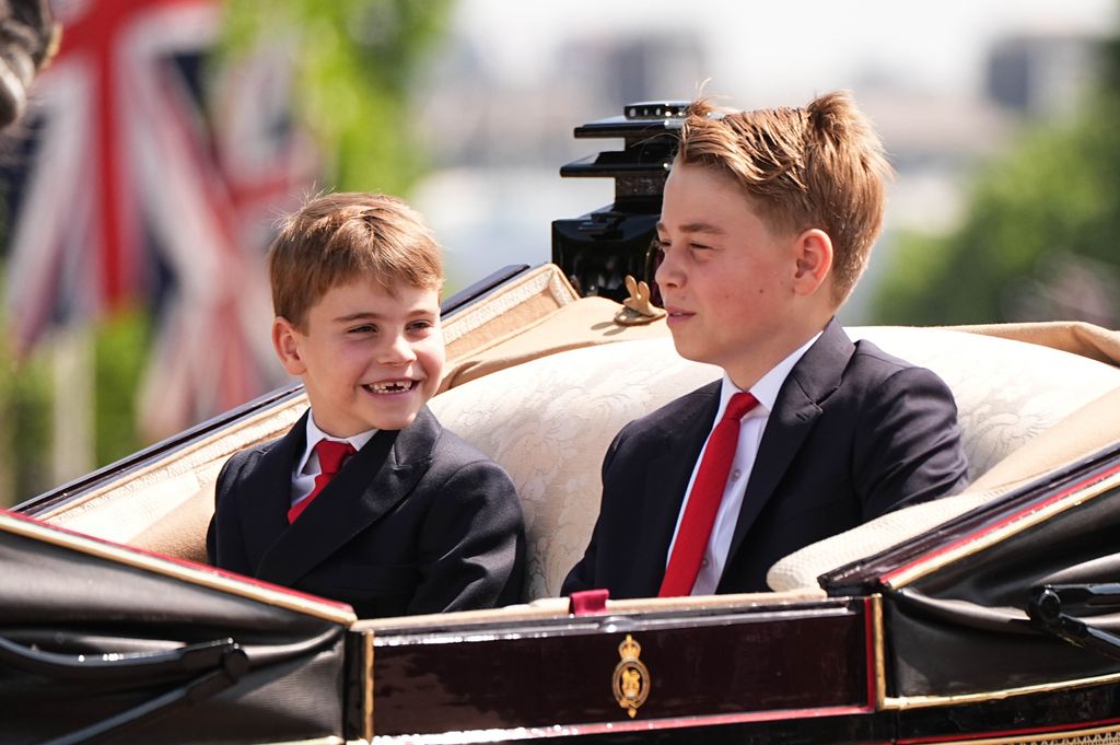 El príncipe George con el príncipe Louis en el Trooping the Colour de 2025