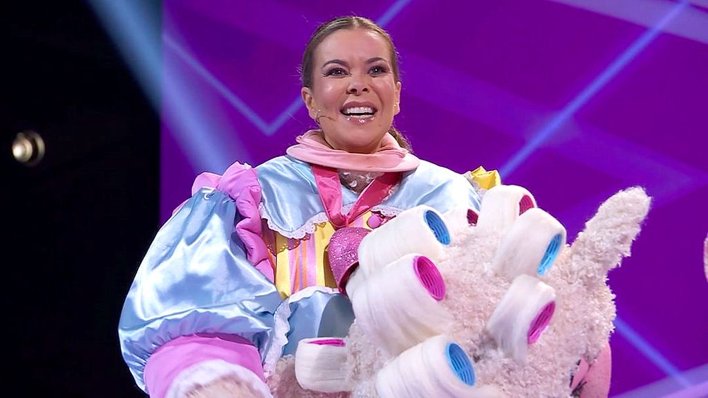 Plano medio de María José Campanario en Mask Singer