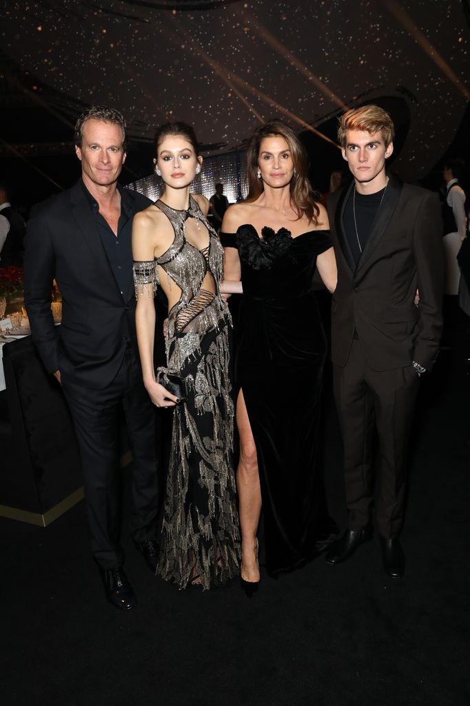 Presley Gerber creció en Malibú junto a su hermana Kaia, en una familia marcada por el éxito profesional de sus padres, Cindy Crawford y Rande Gerber