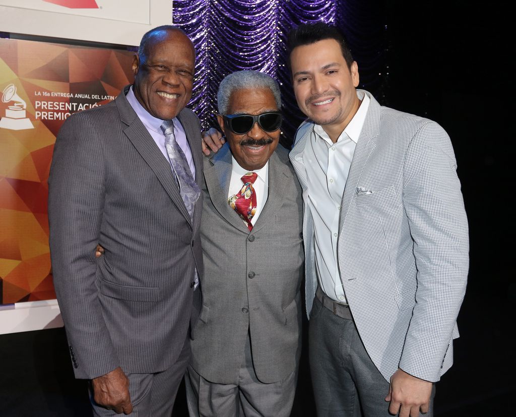 En esta fotografía, el fallecido Johnny Ventura, Rafael Ithier y Víctor Manuelle en la ceremonia de premios especiales de La Academia Latina de la Grabación en 2015, en Las Vegas, Nevada.