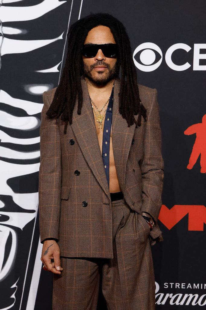 El cantante dijo que dejará de acercarse a sus fans a pesar del incómodo momento.