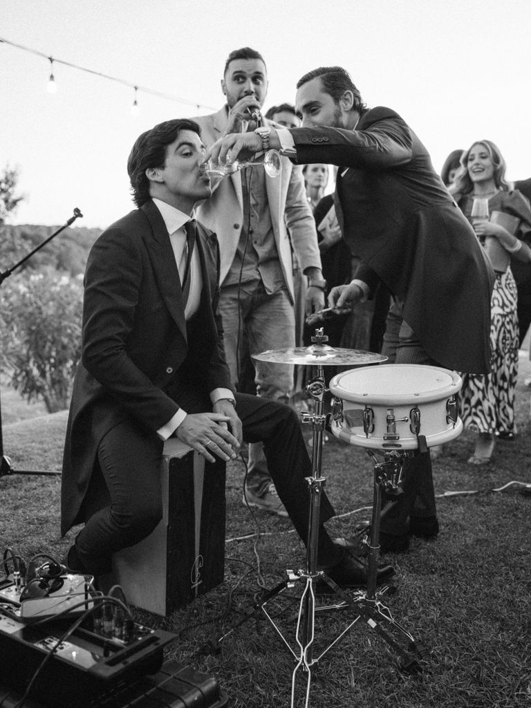 El momento en el que el novio se animó a cantar en la celebración fue uno de los momentos favoritos de la novia