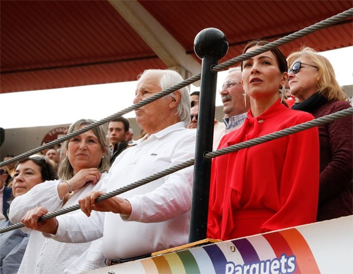 Manuel Benítez 'El Cordobés', con su esposa y su nuera