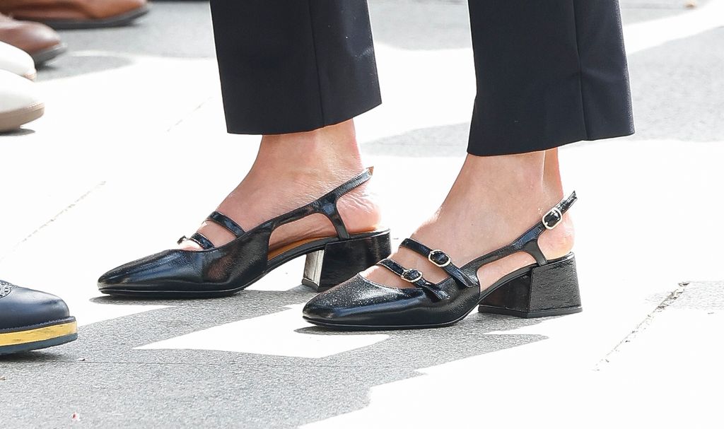 Doña Letizia rescata en Madrid su bolso roquero favorito de una firma de Inditex en el 50 aniversario de Zara