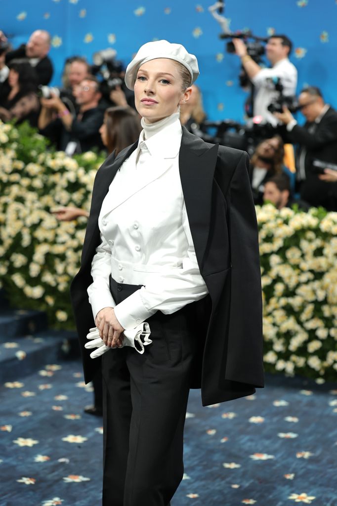 Hunter Schafer en la alfombra roja de la MET Gala 2025