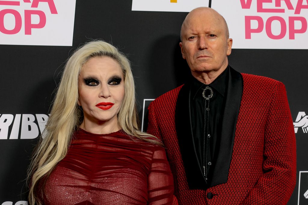 Alaska, reinterpretándose a si misma frente al photocall
