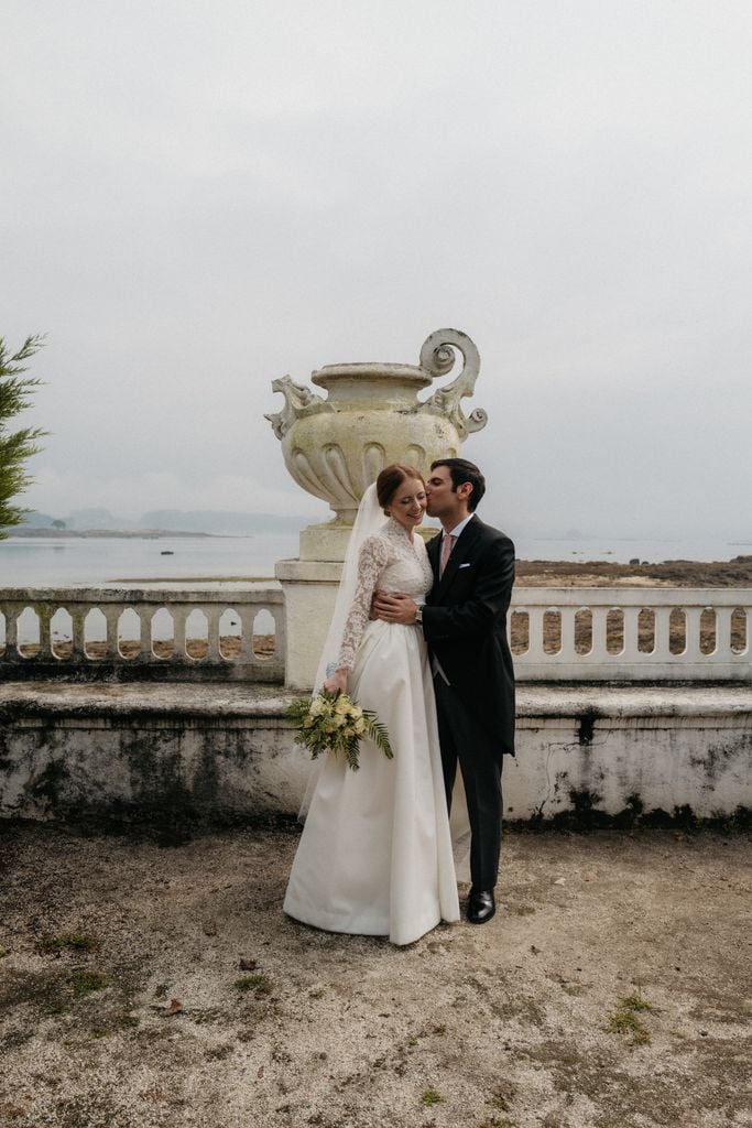 Boda en Isla de La Toja con vestido inspirado en Grace Kelly