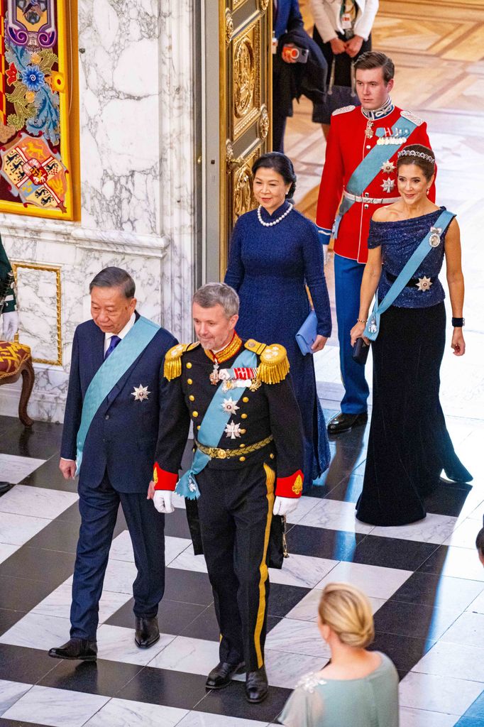 Entrada en el gran salón del palacio