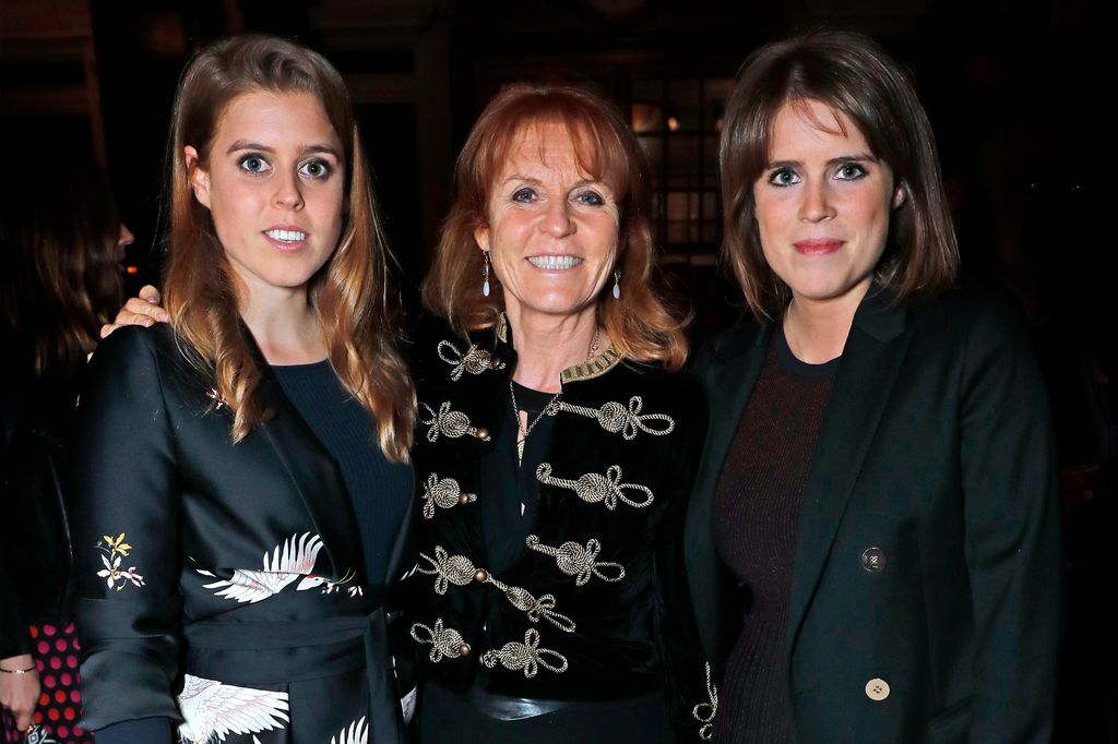 Sarah Ferguson y sus dos hijas, las princesas Beatriz y Eugenia