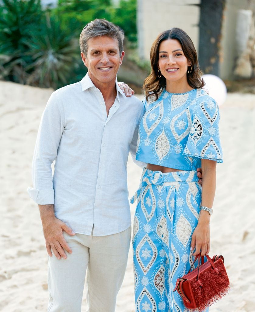Manuel Díaz El Cordobés con su mujer, Virginia Troconis, en la fiesta de MÓ