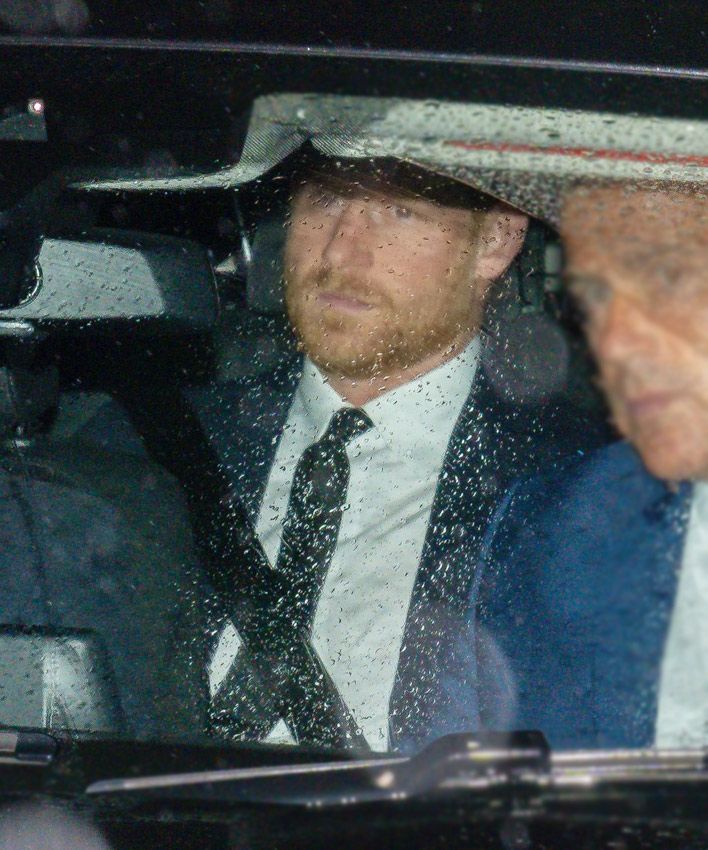 El príncipe Harry se despide de su abuela