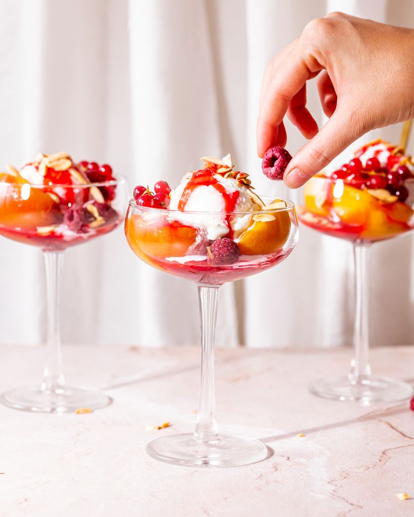 Auguste Escoffier creo estó postre en honor a la soprano australiana Nellie Melba.