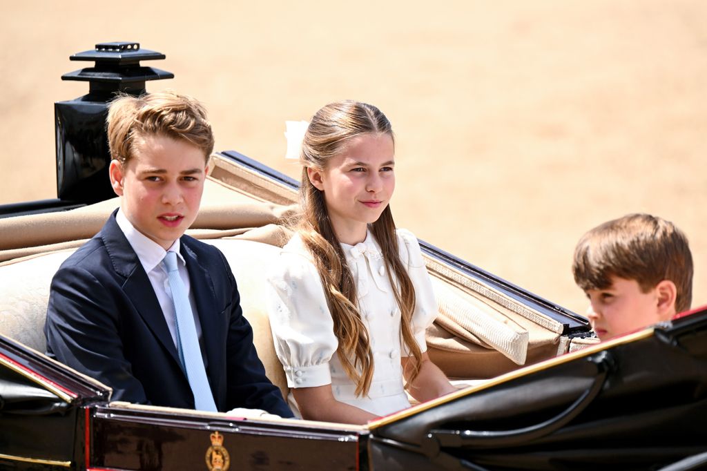 Los hijos de los príncipes de Gales en el carruaje en el Trooping the Colour