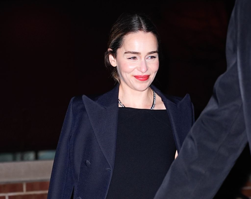 Emilia Clarke no quiso que nadie supiera los problemas de salud que estaba atravesando porque había conseguido el trabajo de sus sueños