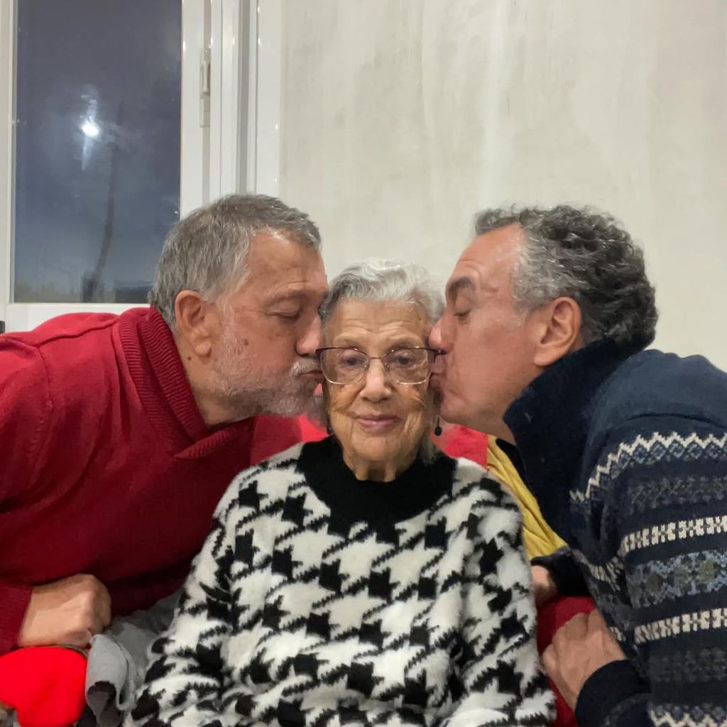 Felicidad rodeada del cariño de sus hijos