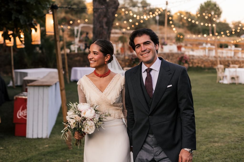 La boda de Marta Ovelar con vestido de Carmen Maza en Sevilla
