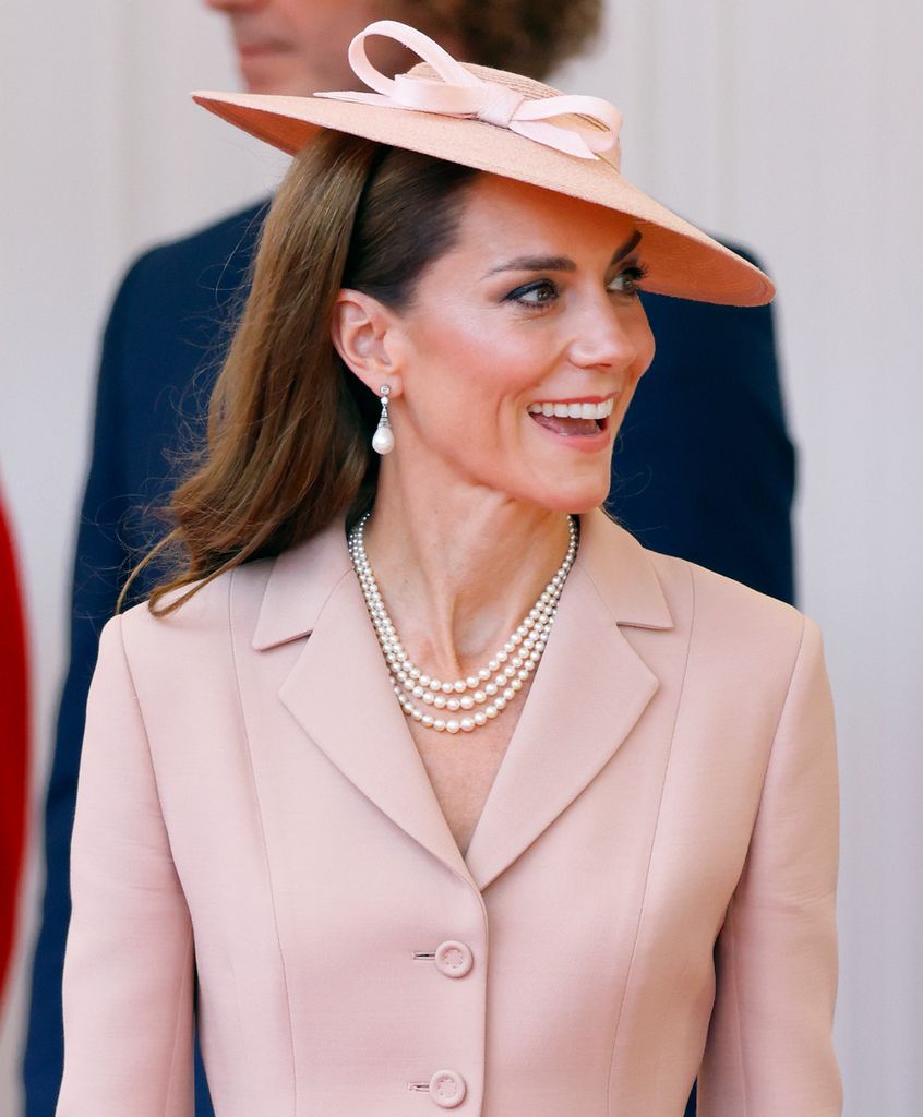 El truco de las royals que repiten ropa y joyas