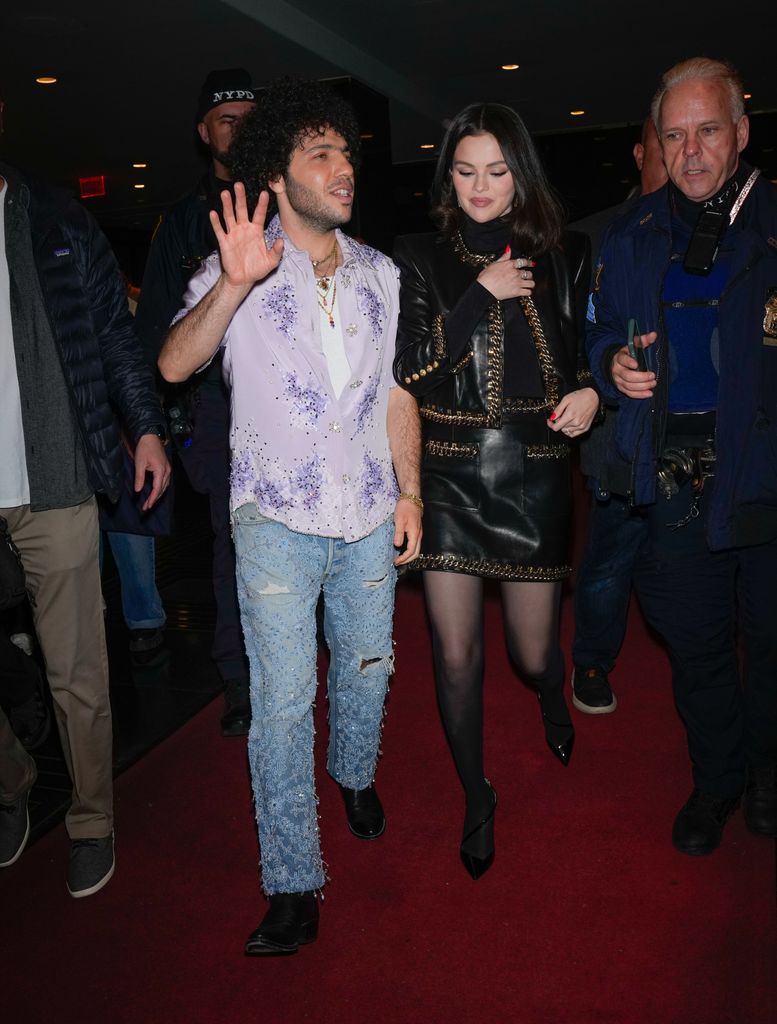 Selena Gómez y Benny Blanco, una de las parejas más comentadas entra dentro de esta categoría.