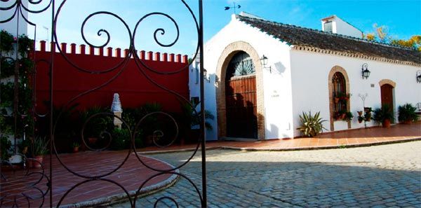 La hacienda stá situada en la localidad sevillana de Villanueva del Ariscal © Hacienda Santa María
