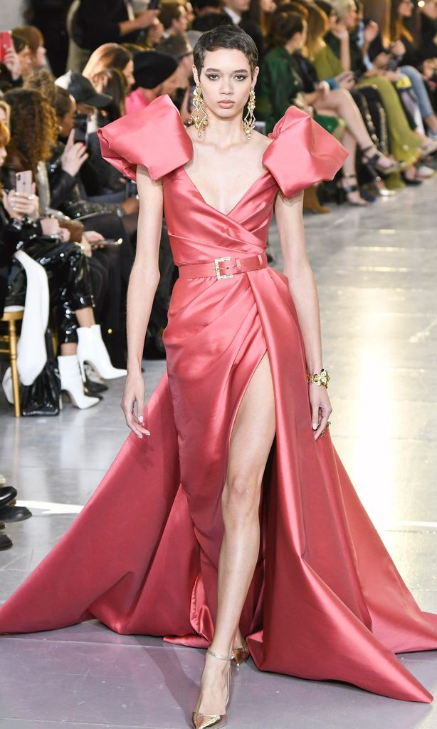 la semana de la alta costura ofrece un abrebocas de lo que probablemente usen las celebs en los oscar de 2020