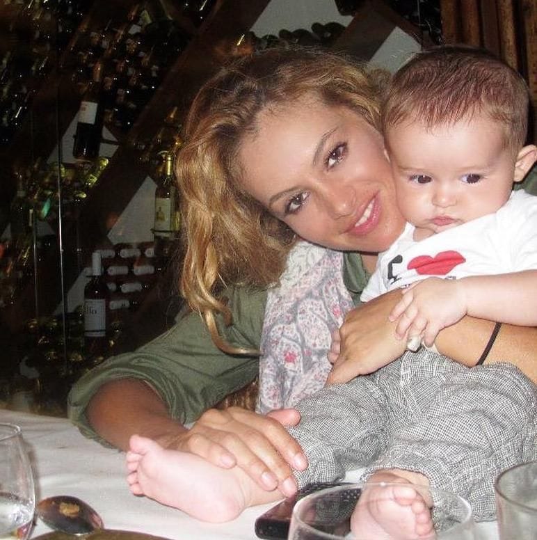 Paulina Rubio y sus hijos