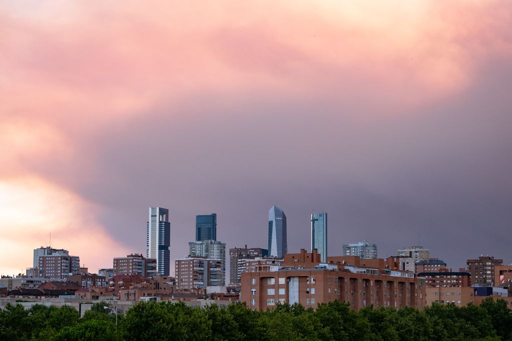 La nube de humo que alcanzó el centro de Madrid este viernes