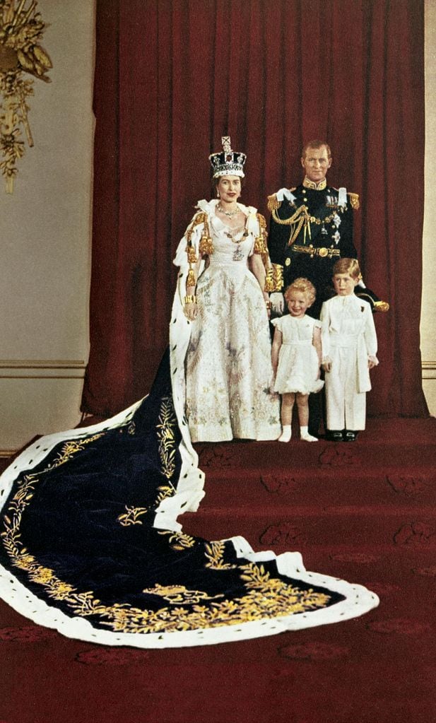 ISABEL II HOLA PLUS