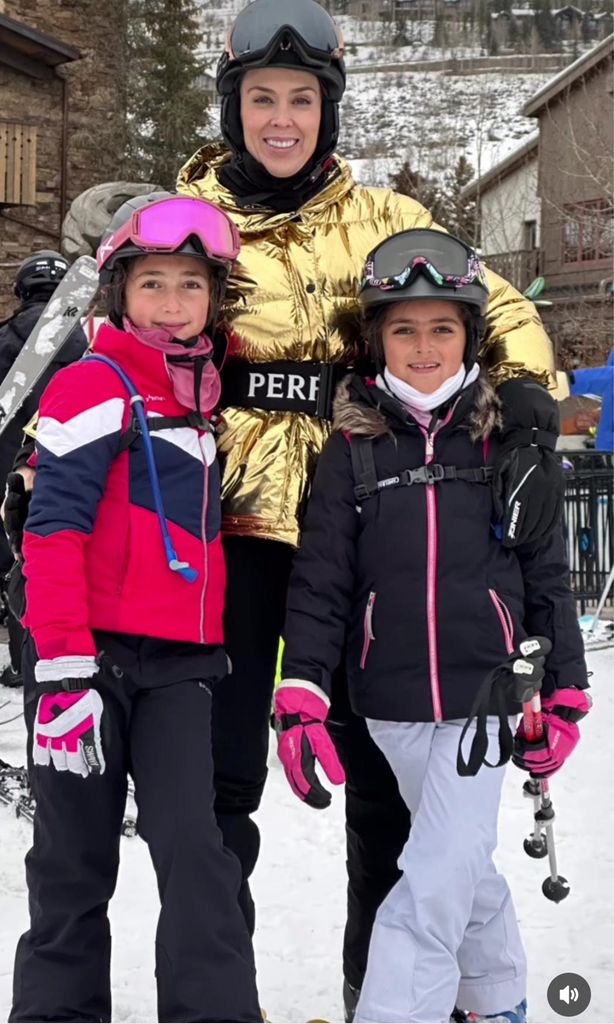Jacky Bracamontes y sus hijas
