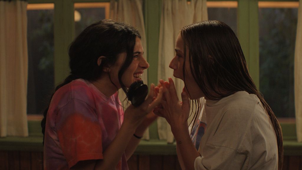 Tras escubrir que son hermanas, Annie y Ramona irán conociéndose y forjando un vínculo en el que se basa la serie