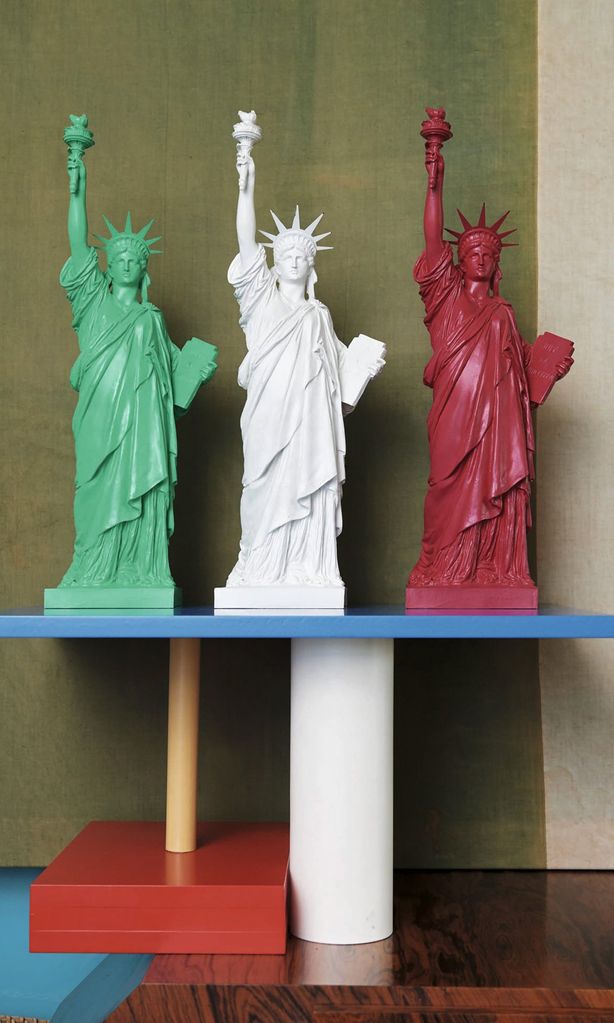 Estatuas de la libertad casa Lapo Elkann
