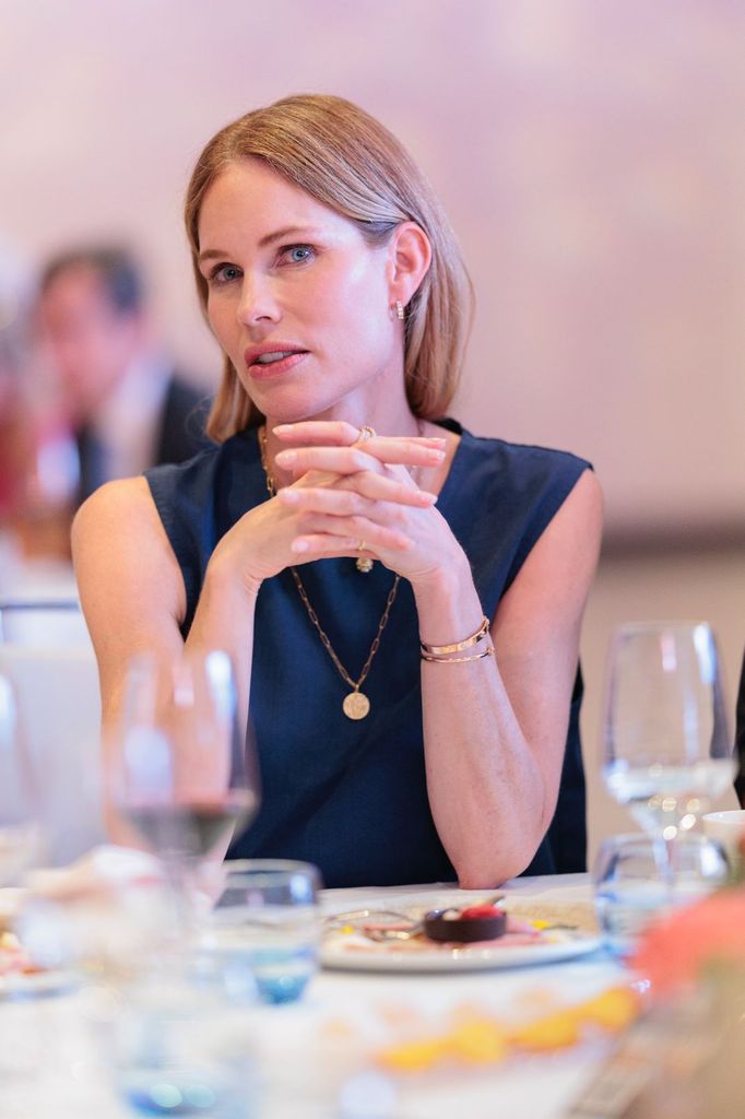 Helen Svedin durante la cena solidaria