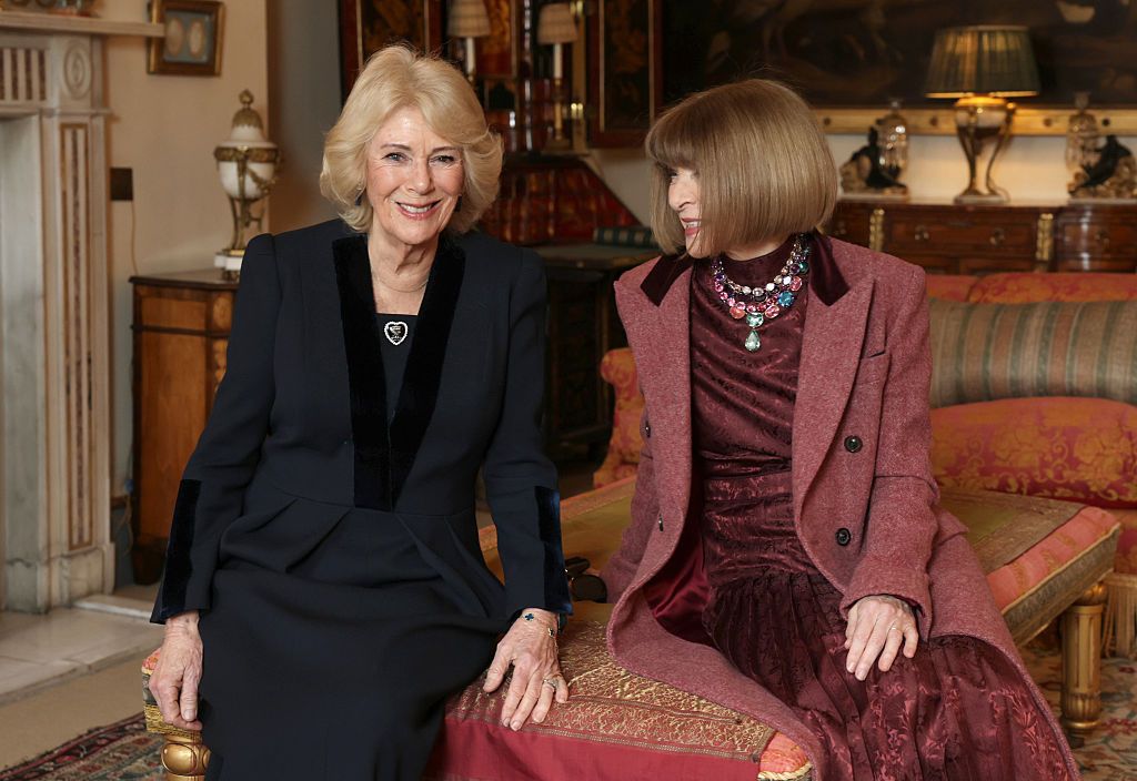 La reina Camilla con Anna Wintour en St James's Palace