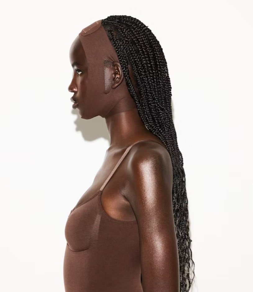 Este "face wrap" está disponible en dos tonos diferentes.