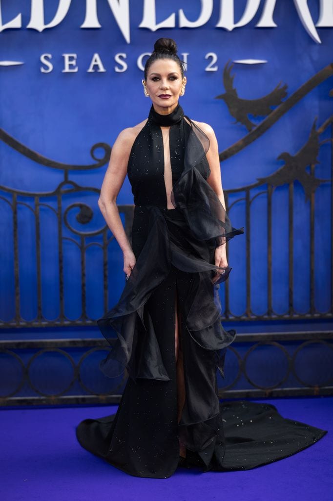 Catherine Zeta-Jones en la premier de la segunda temporada de Wednesday.