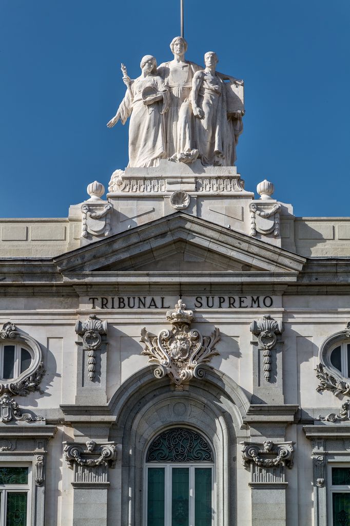 El Tribunal Supremo establece que los 14 festivos anuales son independientes del descanso semanal y no pueden solaparse sin compensación