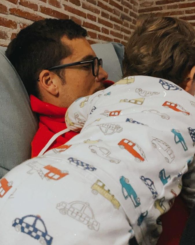 Laura M. Flores da las buenas noches con esta foto de Benji Aparicio y su hijo