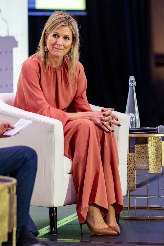 La reina Máxima con un mono de invitada salmón en Sudáfrica