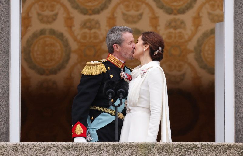El beso de Federico y Mary de Dinamarca
