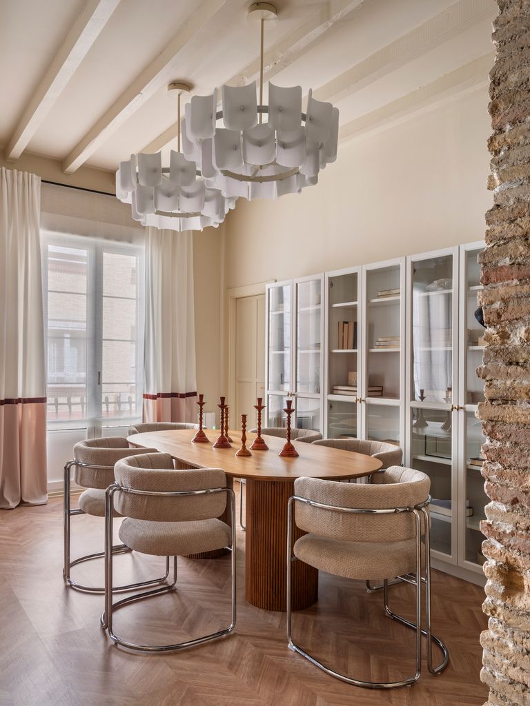 Ambiente de comedor en un piso reformado