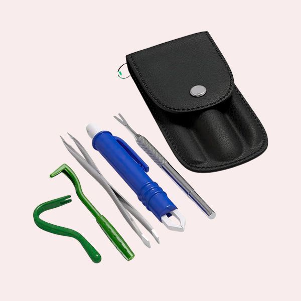 Un kit de pinzas para garrapatas