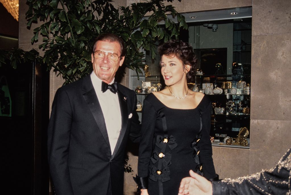 Roger Moore junto a su hija, la también actriz Deborah Moore