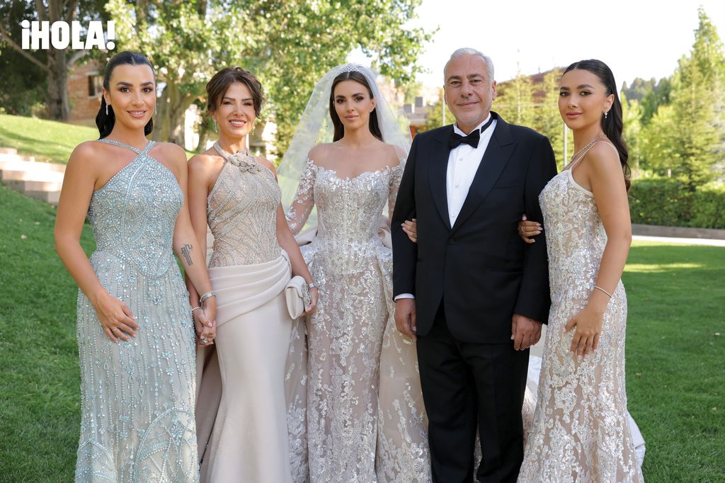 La novia con su familia. 